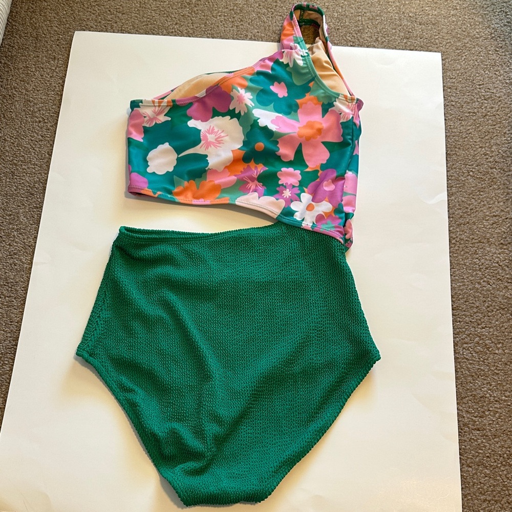 Womens Livy and Kate Oasis Floral Sedona One Piece size Medium. Worn once. - Picture 5 of 5